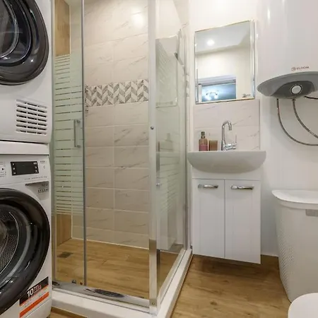 Vutovi's Corner Made With Care * בנסקו