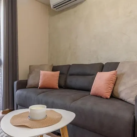 Vutovi's Corner Made With Care בנסקו