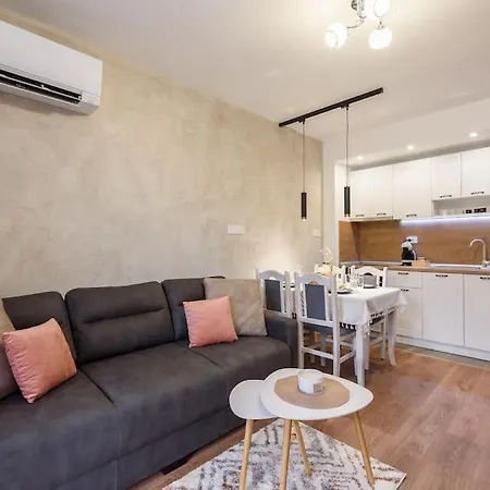 Vutovi's Corner Made With Care דירה בנסקו